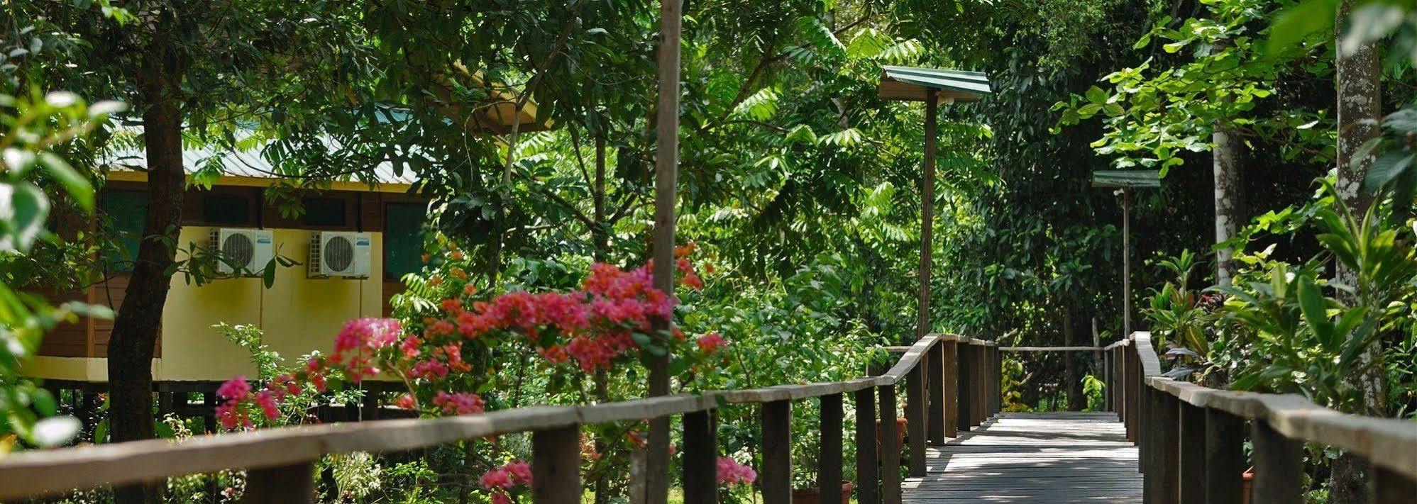 Bilit Adventure Lodge Buitenkant foto